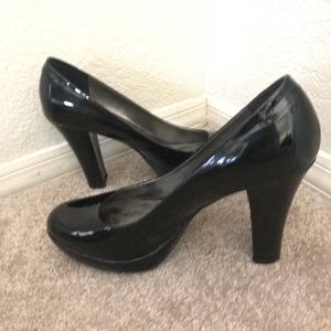 Flawed Gianni Bini Patent Black Heels 